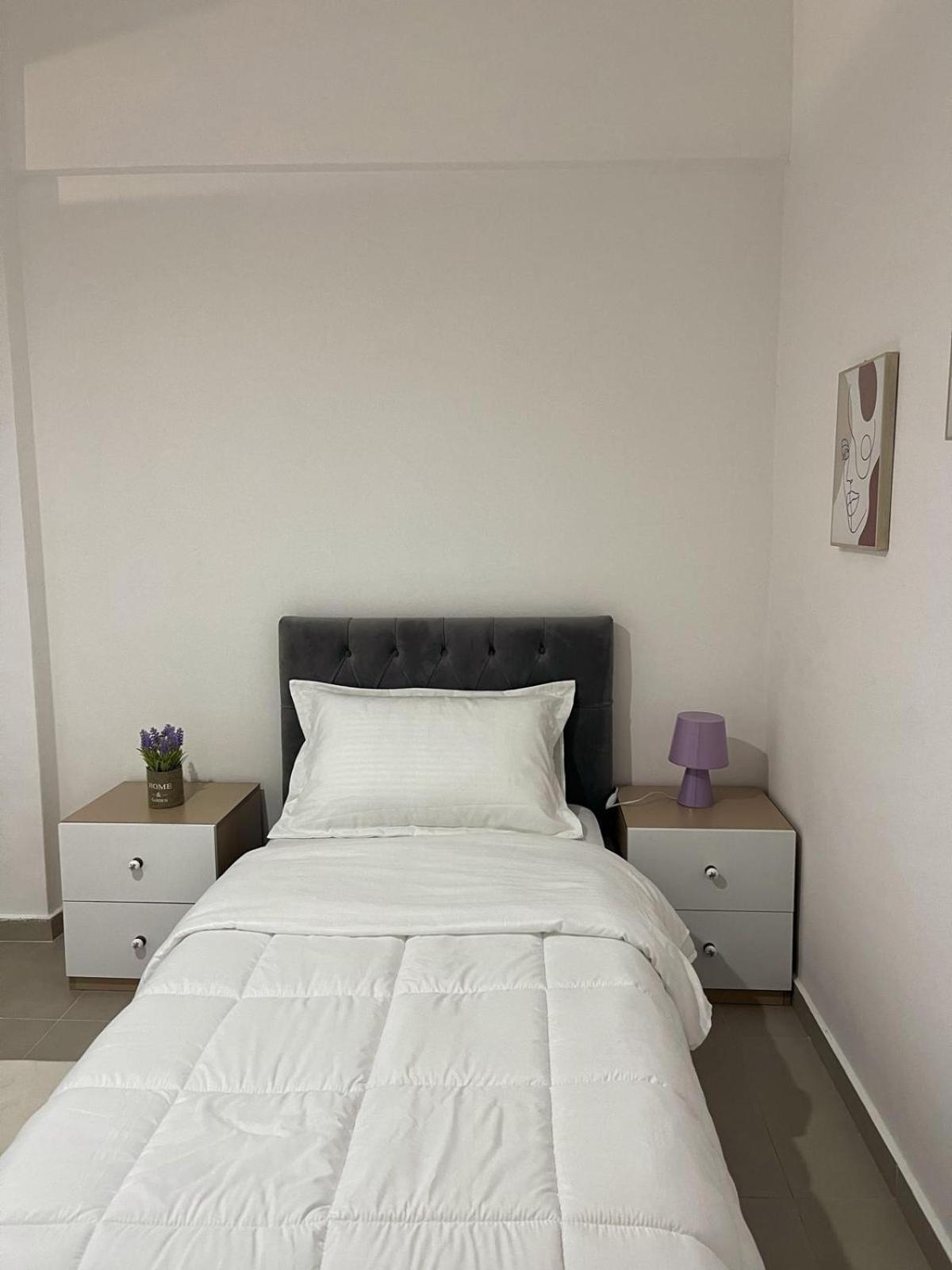 Hilltop Haven Apartament *