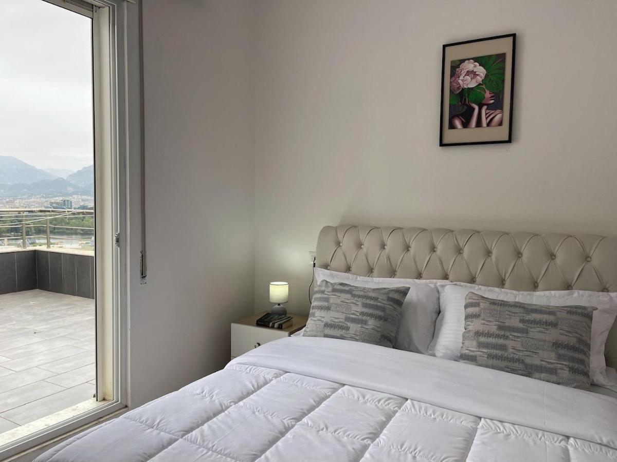 Hilltop Haven Apartament