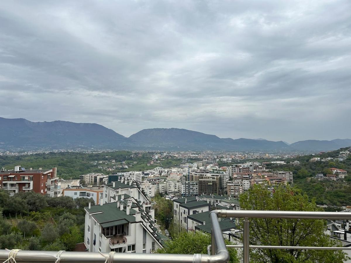 Hilltop Haven Apartament *